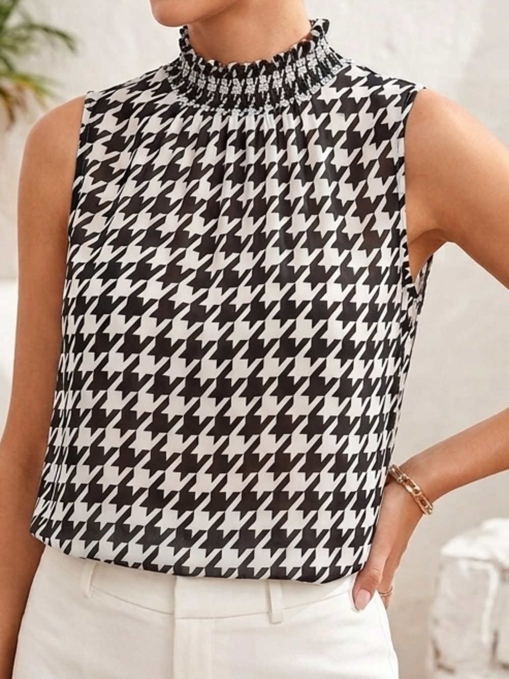 Vince Camuto Black & White Houndstooth Mock Neck Sleeveless Top